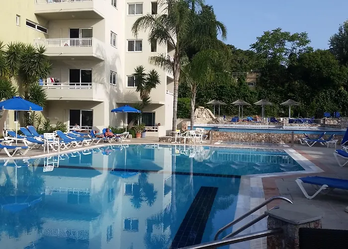 Aparthotel Poseidonia 4*